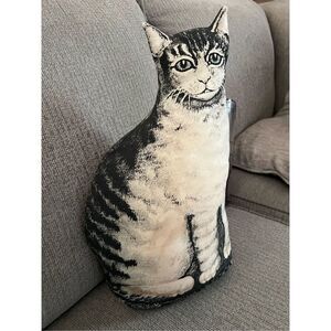 Vintage Primitive Tabby Lifelike
1892 Reproduction Stuffed Realistic cat